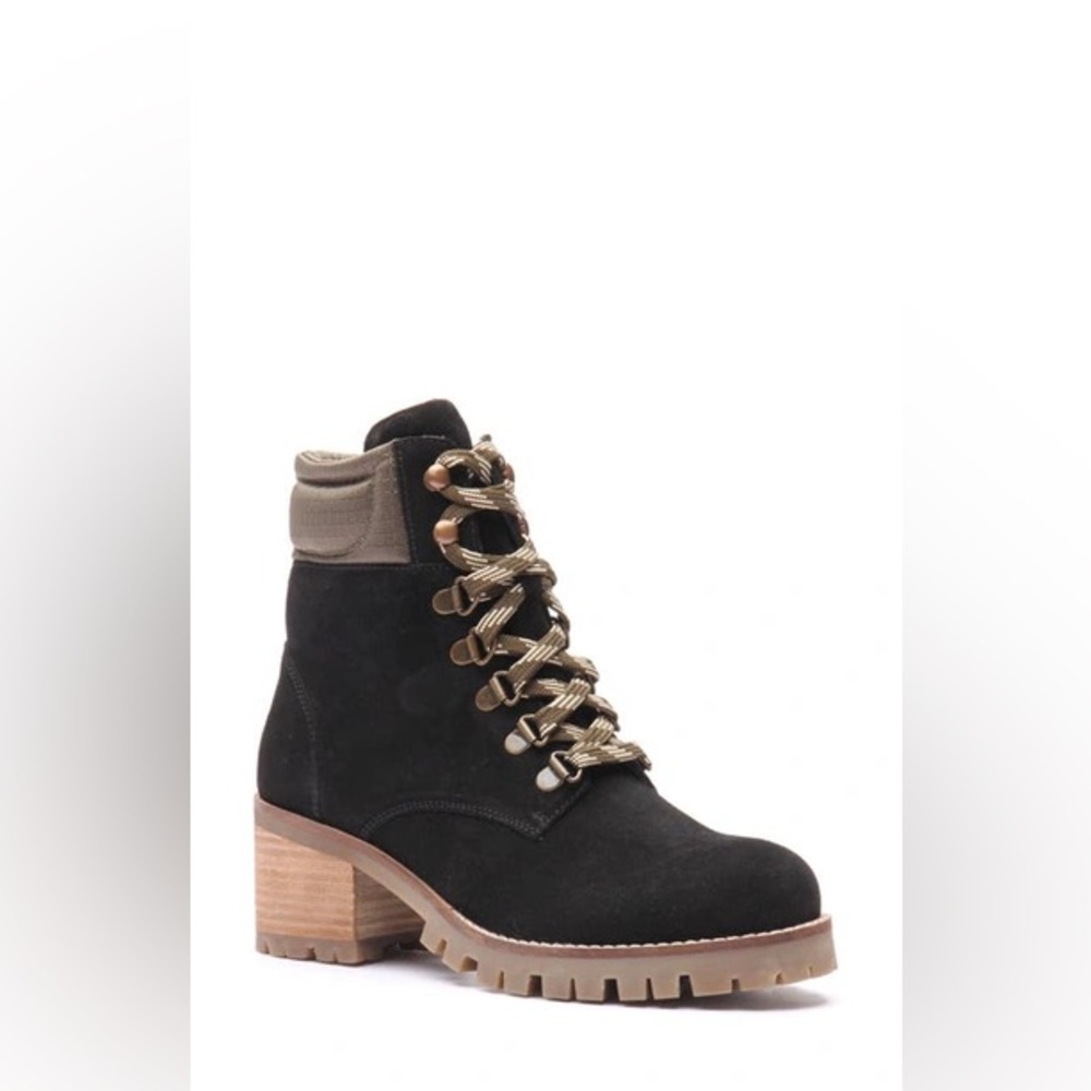NWOT Crevo Lace Up Bootie Sz 10